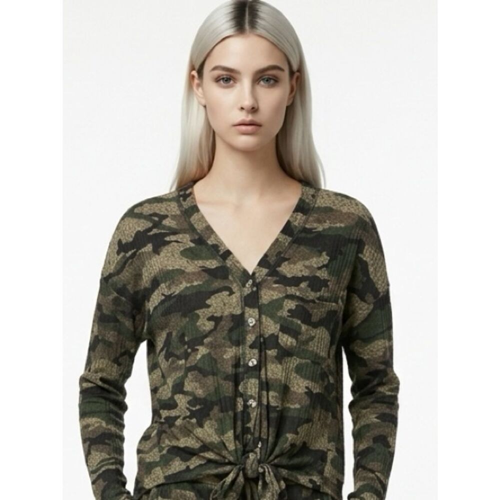 SOCIALITE | Nordstrom Camouflage Waffle Knit Long Sleeve Shirt Tie Front Medium